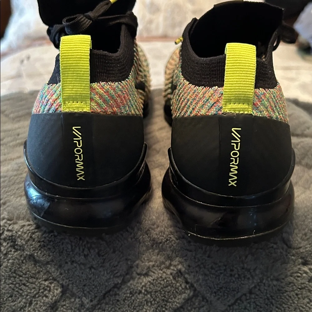 Nike Air Vapormax Flyknit Multicolor Knit Women’s Sneakers size 10.5 - Picture 3 of 9